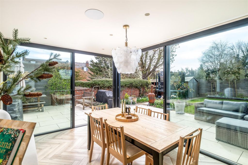 Property photo 3 of 27 260406 - 24 Merton Road, Bedford - 08.Jpg