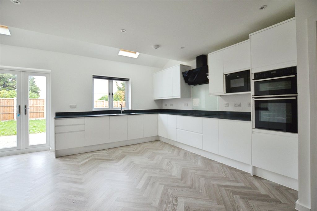 Property photo 2 of 22 Picture No. 29