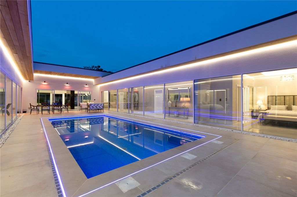 Property photo 1 of 23 Swimming Pool