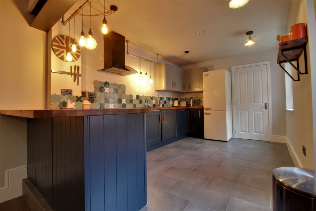 Property photo 3 of 31