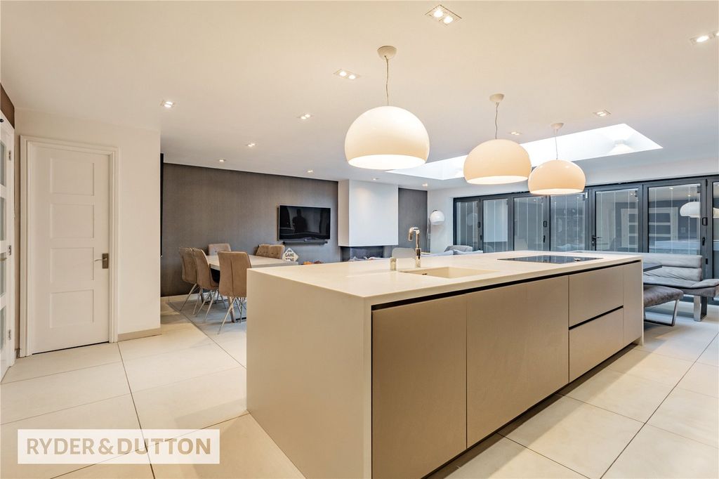 Property photo 3 of 24 Kitch/Liv/Din
