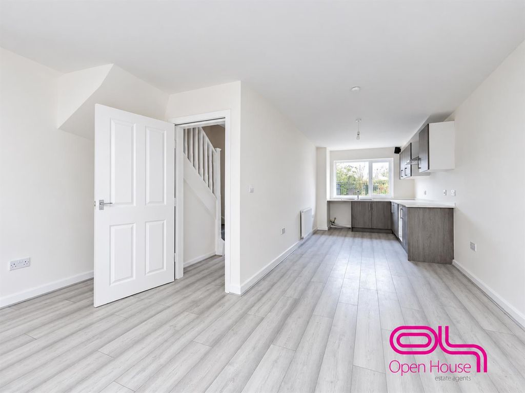 Property photo 2 of 15 A23A8890-c4E4-4Ac3-95F7-1d96B4925F7c.Png