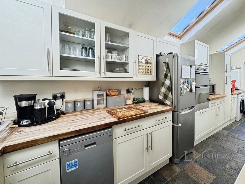 Property photo 2 of 9 Kitchen