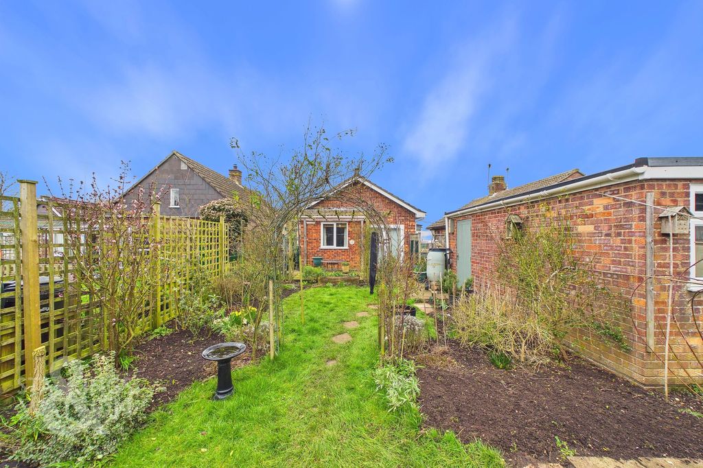 Property photo 2 of 27