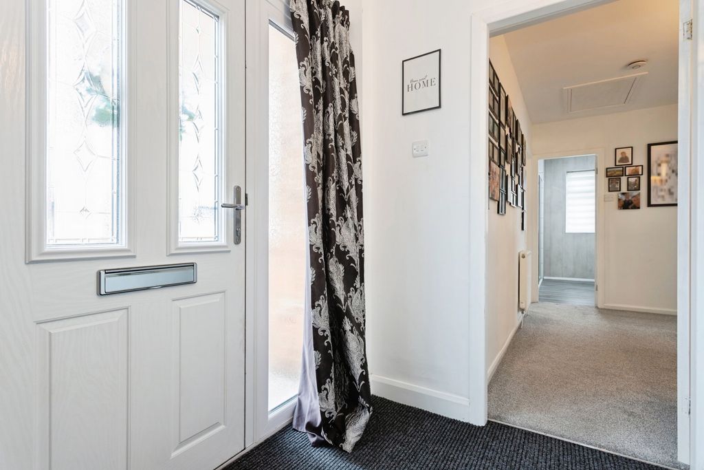 Property photo 2 of 17 Photo