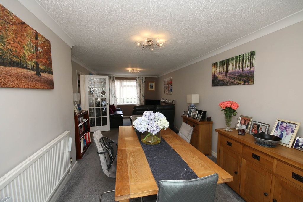 Property photo 3 of 32