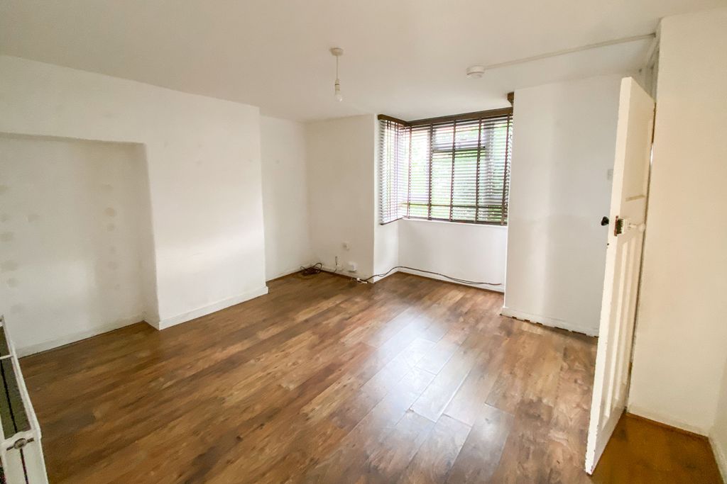Property photo 3 of 19 48 North End, Calne, Wiltshire, Sn11 9Dh