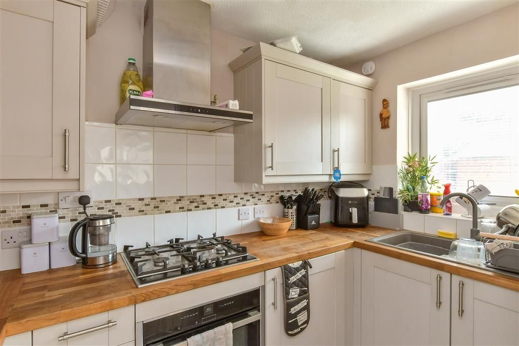 Property photo 2 of 8 Kitchen