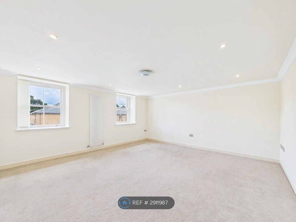 Property photo 2 of 11 Living Room
