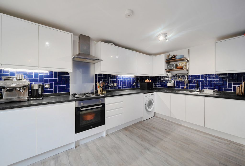 Property photo 2 of 24 1364323-8-68E6396...