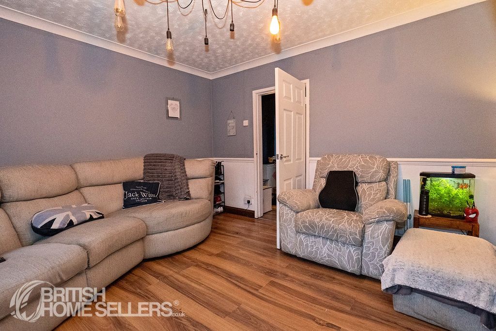 Property photo 2 of 22 Picture No. 21