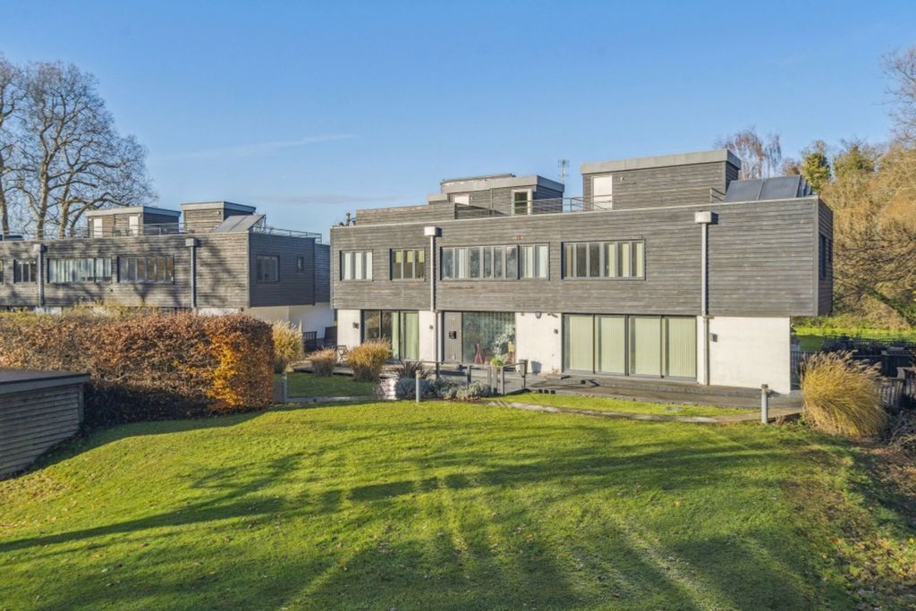 Property photo 1 of 25