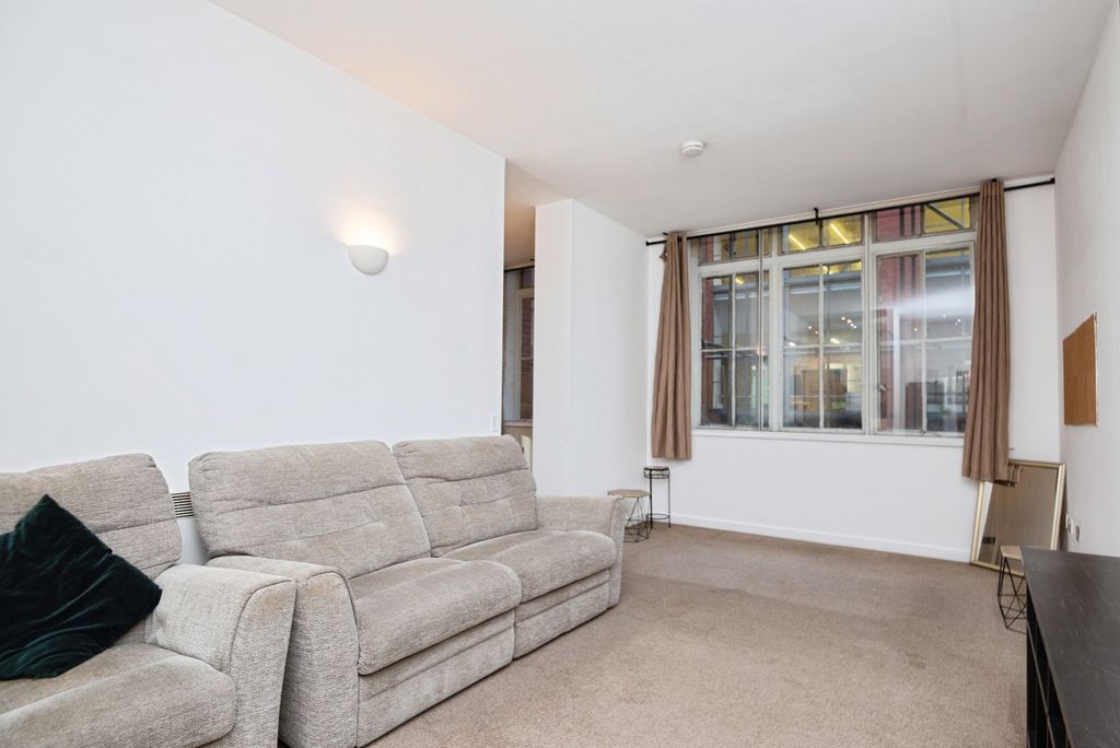 Property photo 3 of 9 Photo