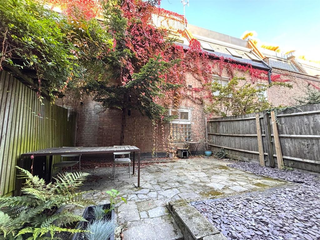 Property photo 2 of 7