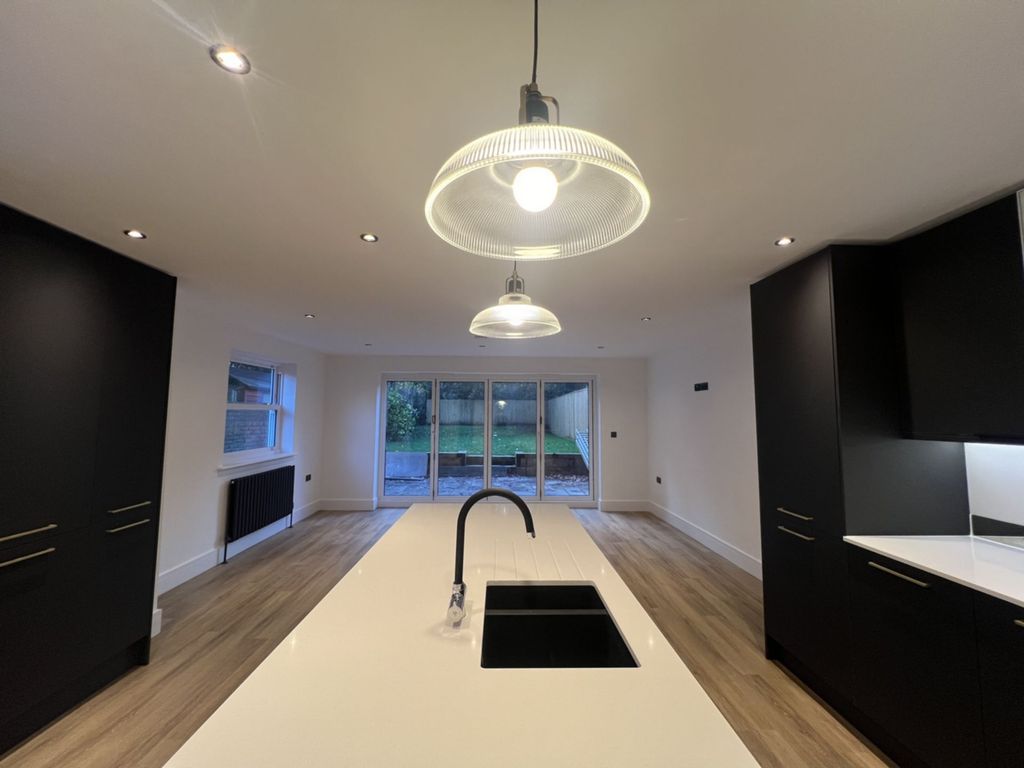 Property photo 3 of 24 Photo 7