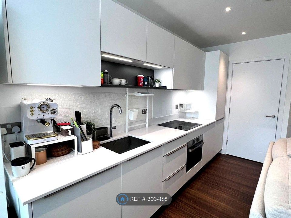 Property photo 3 of 12 Fully-Fitted Modern Kitchen With A Built-In Fridge