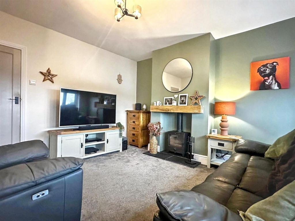 Property photo 2 of 24 Lounge