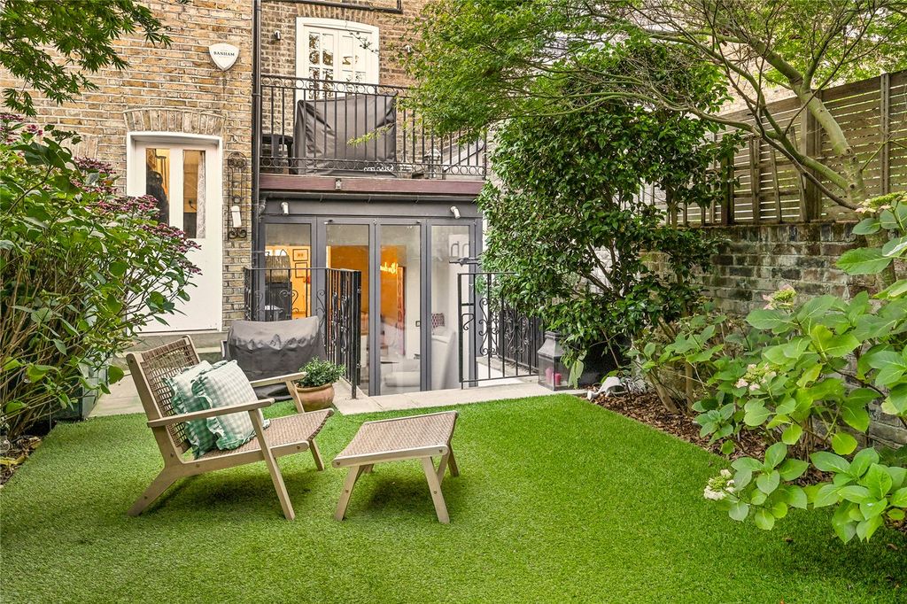 Property photo 3 of 23 Garden