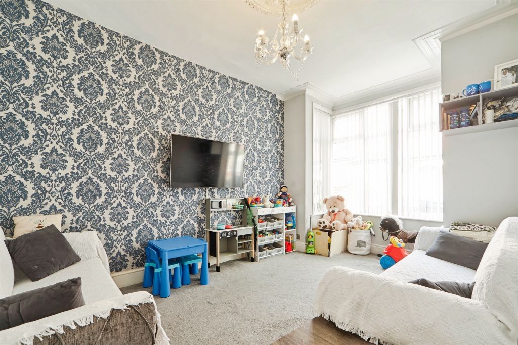 Property photo 2 of 17