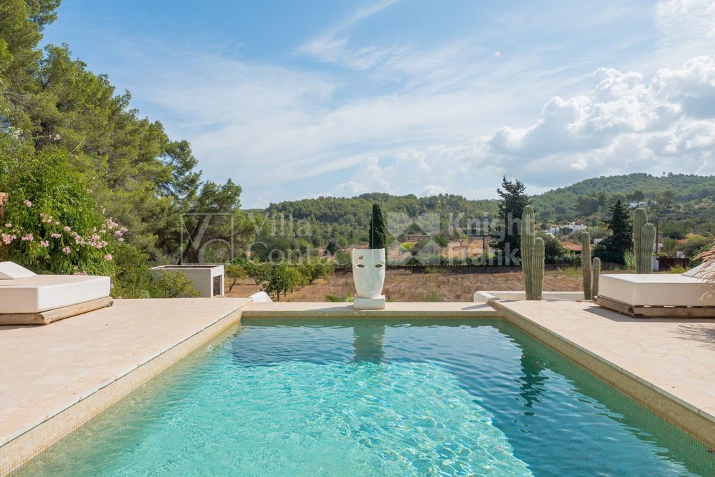 Property photo 2 of 26