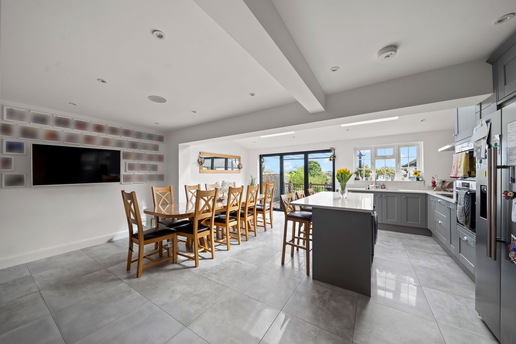 Property photo 2 of 26 Photo 12