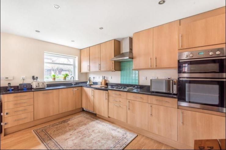 Property photo 2 of 6 Kitchen