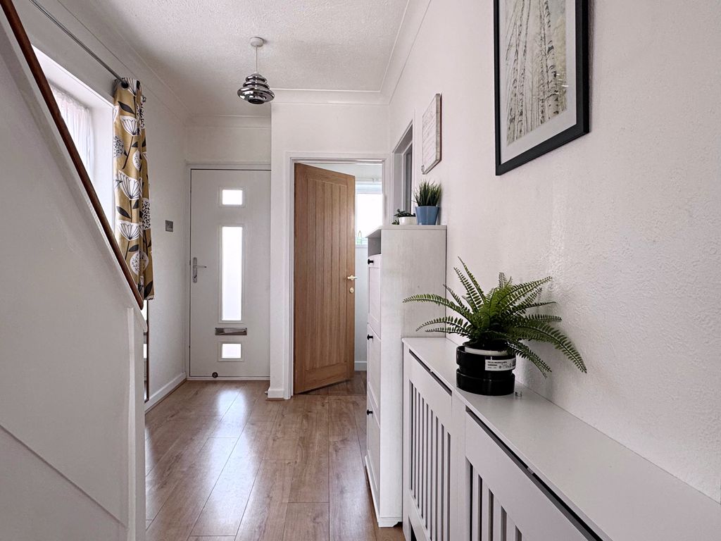 Property photo 3 of 19 Entrance And Cloakroom