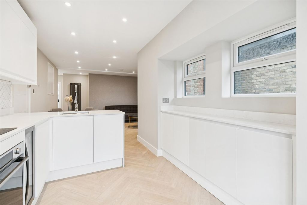 Property photo 3 of 11 Flat 3 20 Hoyle Road Kitchen 3.Jpg