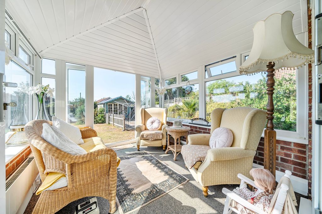 Property photo 2 of 12 Conservatory