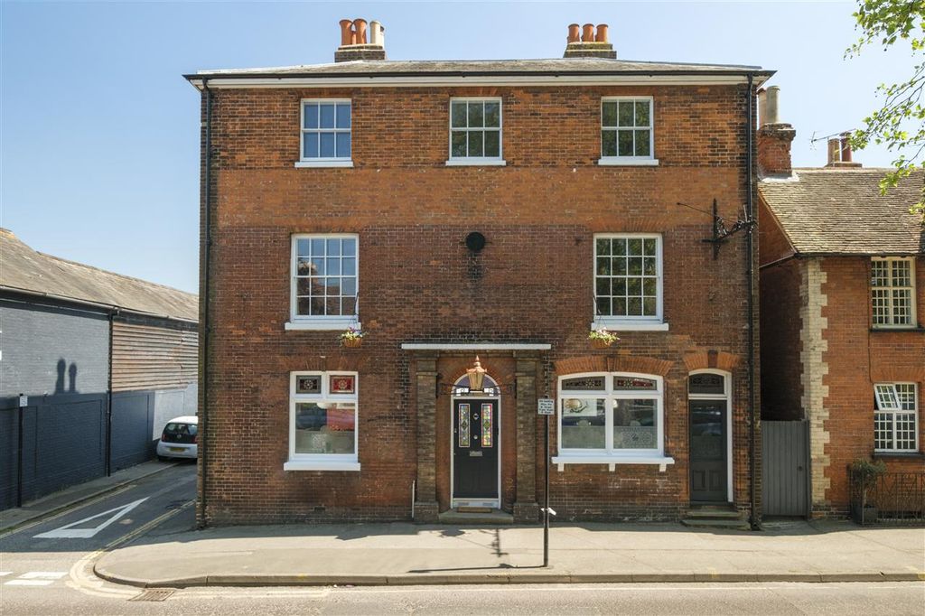 Property photo 2 of 33