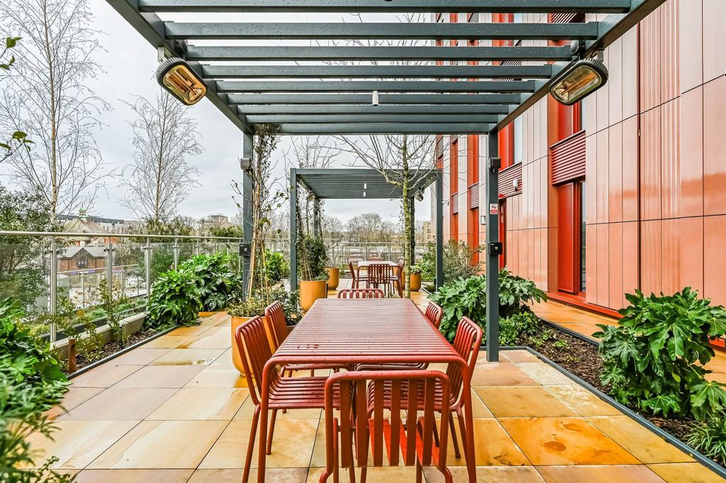 Property photo 2 of 63