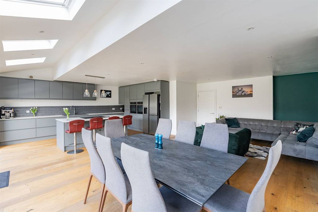 Property photo 2 of 42