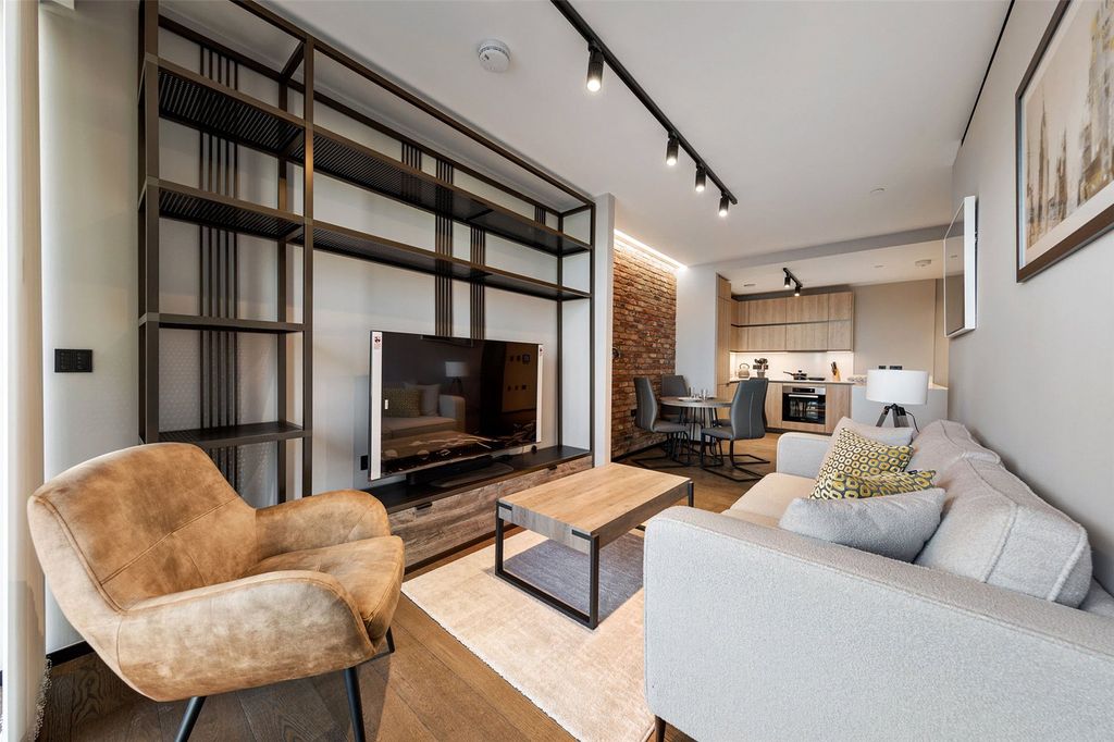 Property photo 1 of 17 Living Room