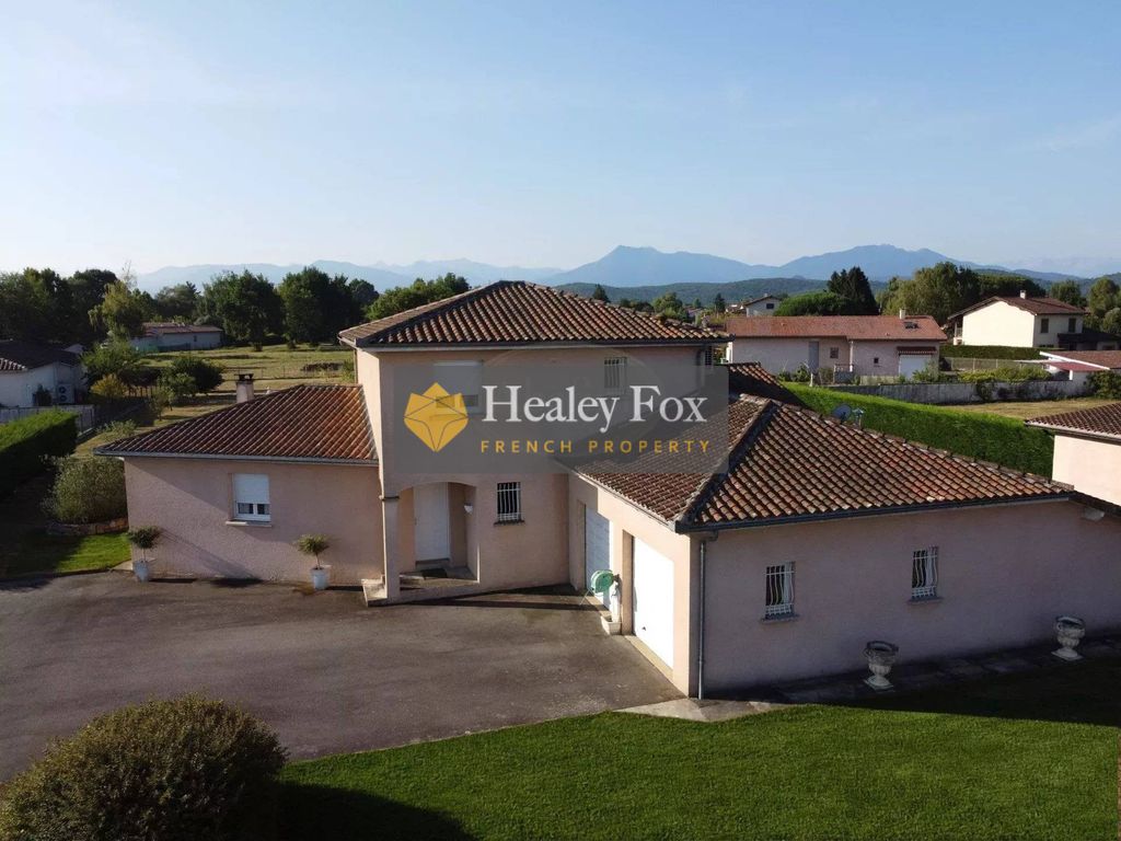 Property photo 2 of 34