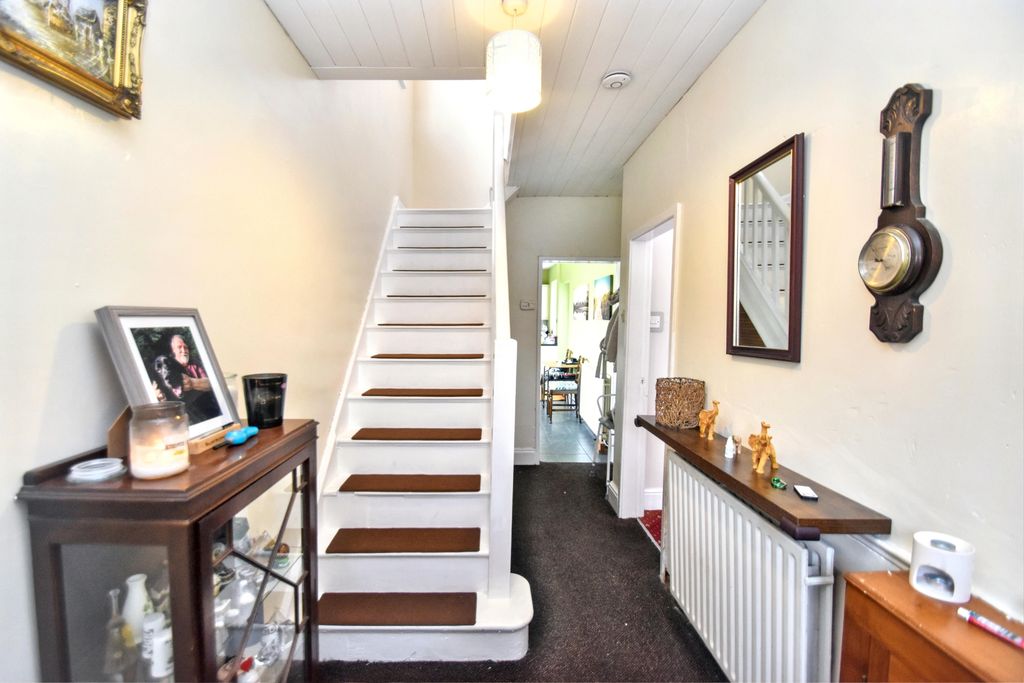 Property photo 3 of 16 Hallway
