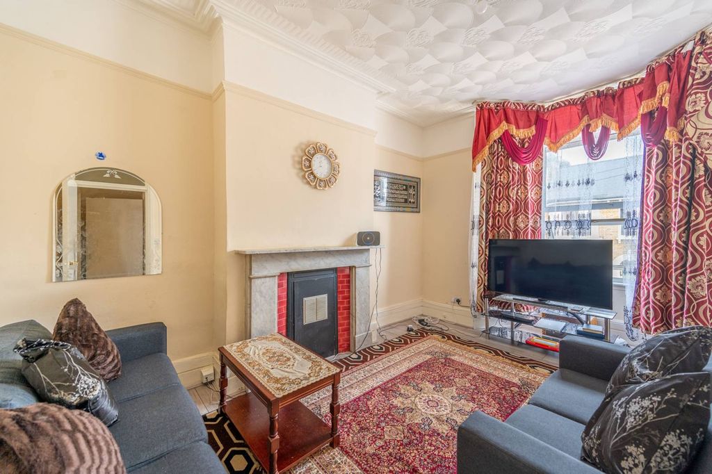Property photo 2 of 11