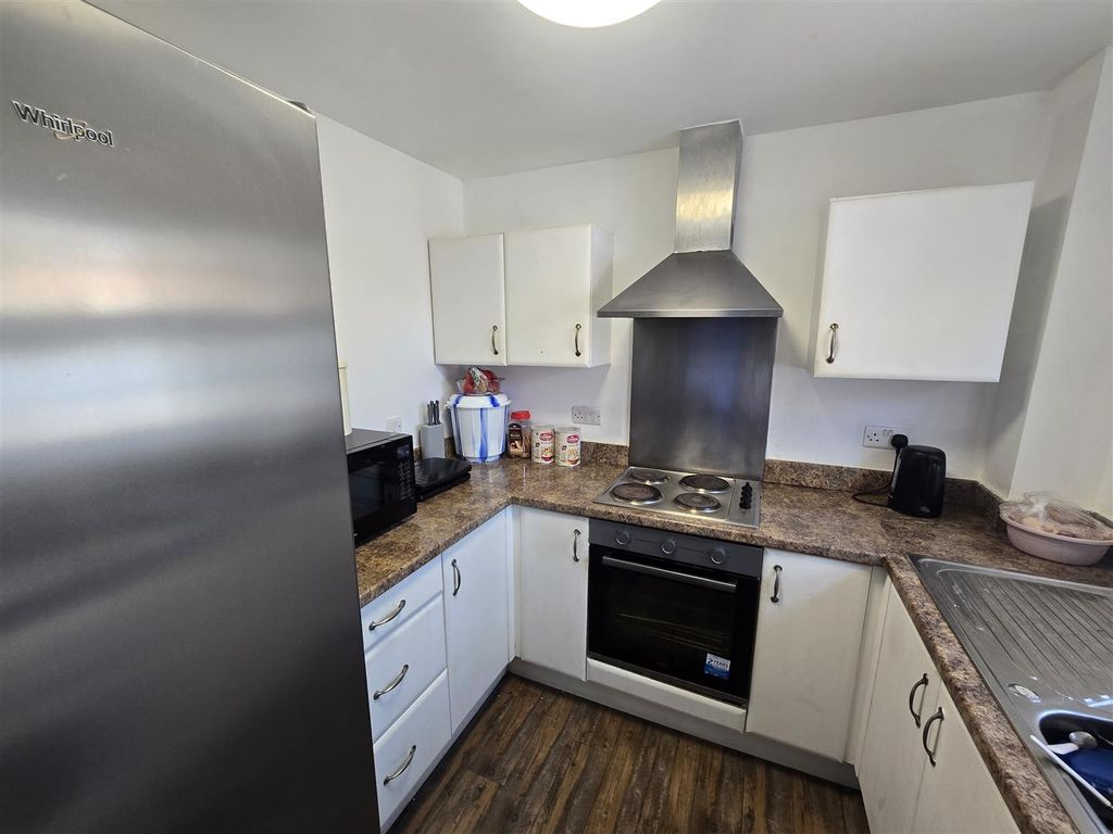 Property photo 2 of 7 Kitchen