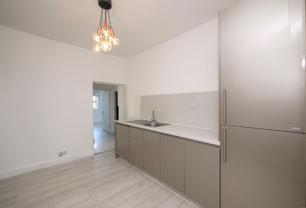 Property photo 3 of 11 5309432