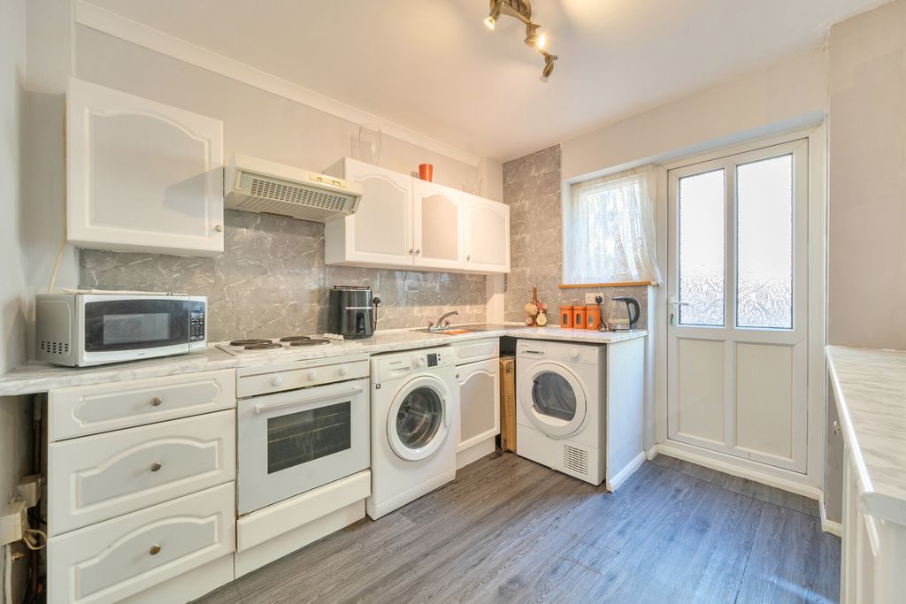 Property photo 2 of 20 1447280-14-69E8Af...