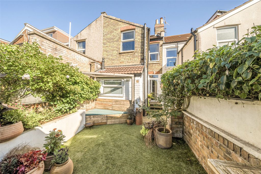 Property photo 2 of 16 Picture No. 83