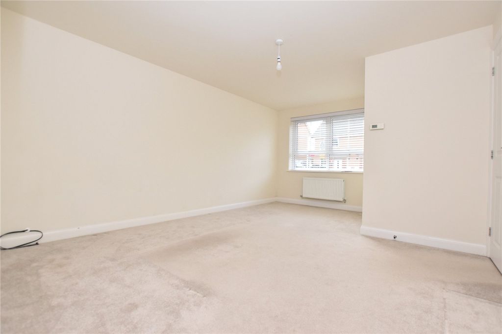 Property photo 2 of 17 Picture No. 28