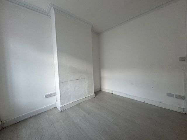 Property photo 3 of 7 Living Room
