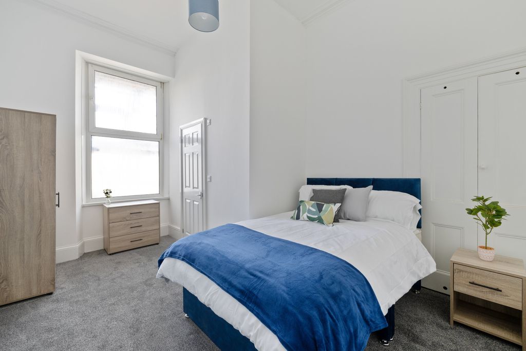 Property photo 2 of 7 0024