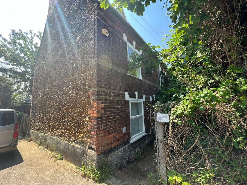 Property photo 1 of 12 Front