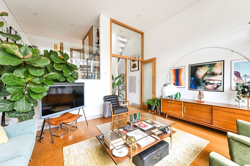 Property photo 2 of 24