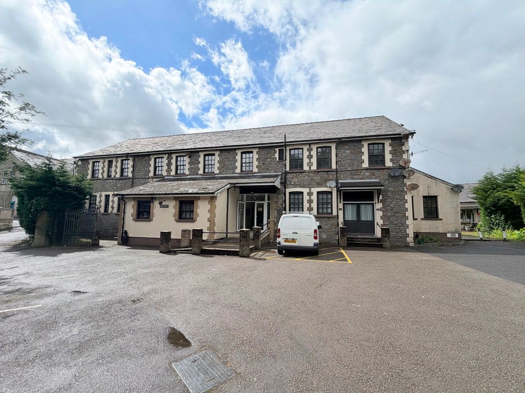 Property photo 1 of 5