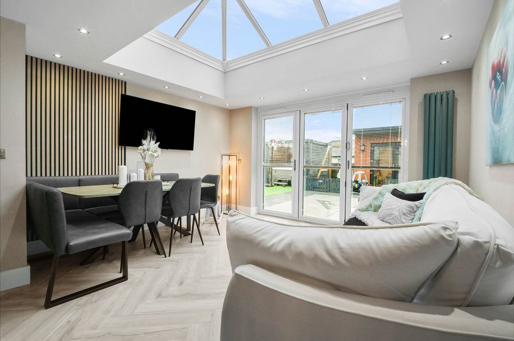 Property photo 2 of 27