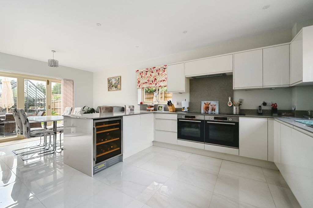 Property photo 2 of 23