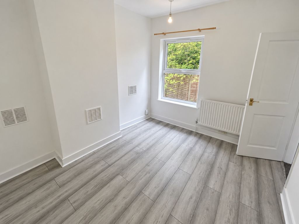 Property photo 2 of 10 5544373