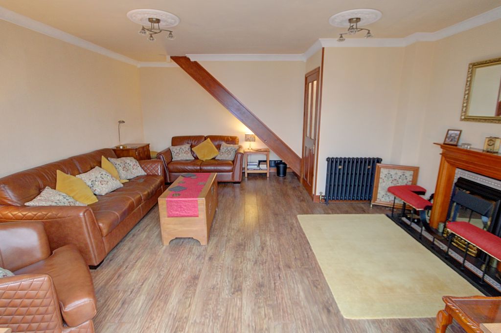 Property photo 3 of 17 Lounge B